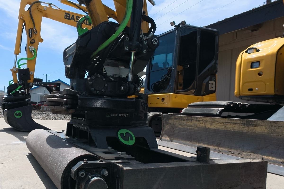 Steelwrist tiltrotator with grading beam attached to a Basalt excavator